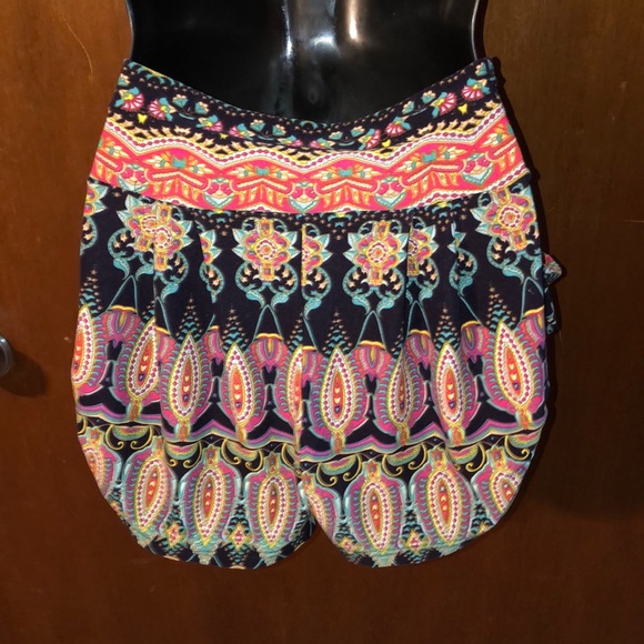 Shorts - Picture 3 of 3